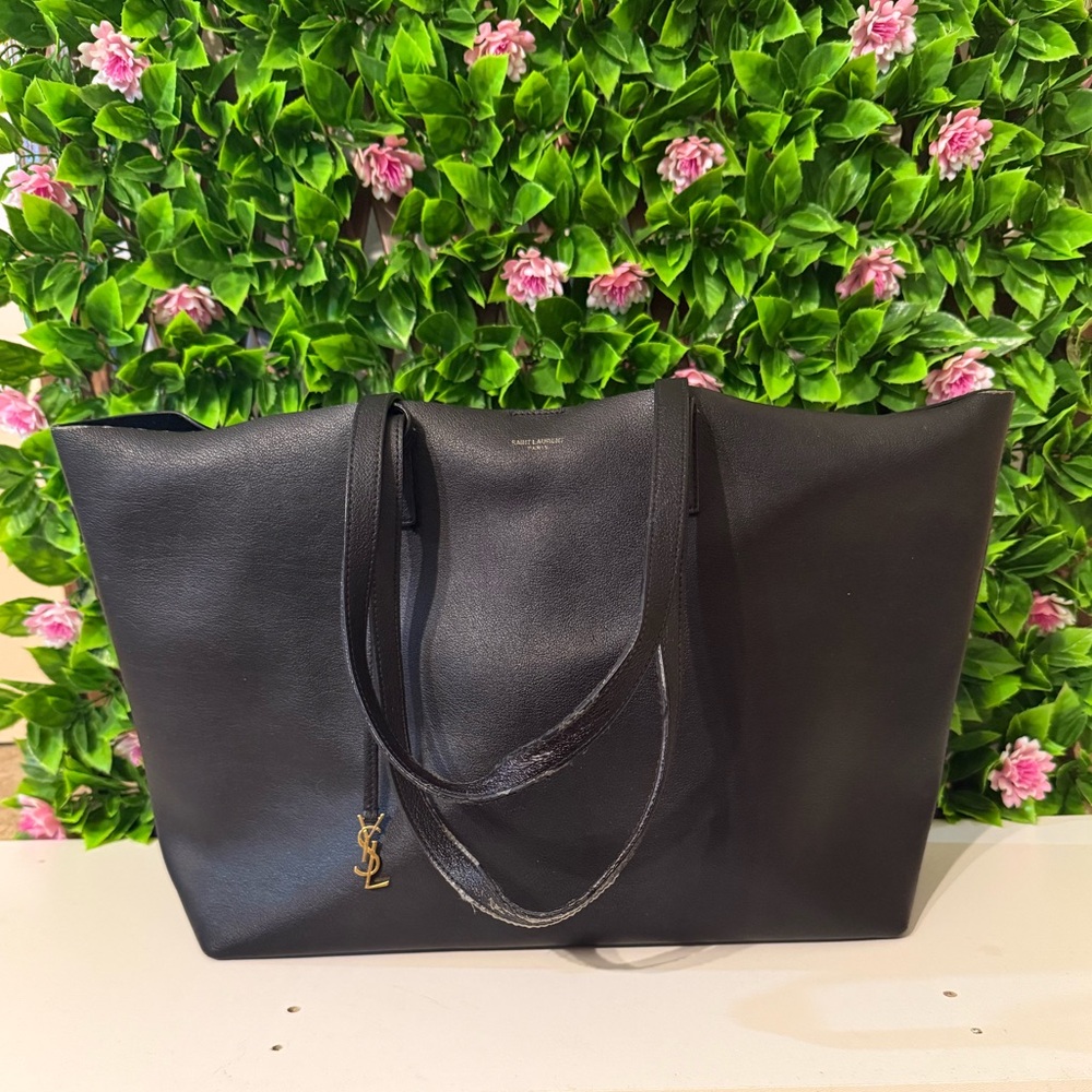 Saint Laurent Black Leather Tote Gold YSL Charm & Pouch Tote Bag - Picture 5 of 16